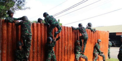Latih Ketangkasan Prajurit, Batalyon Ranratfib 1 Marinir Laksanakan Latihan Halang Rintang