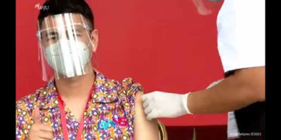 Wakili Milenial, Raffi Ahmad Disuntik Vaksin Tahap Pertama