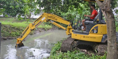 Cegah Banjir, Brigif 2 Marinir Normalisasi Saluran Air