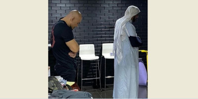 Haru, Deddy Corbuzier Bagikan Momen Salat Berjamaah Bersama Syekh Ali Jaber 