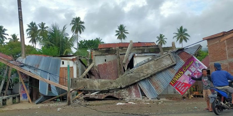 Rumah Warga dan Barak Polisi di Mamuju Rusak Berat Akibat Gempa  