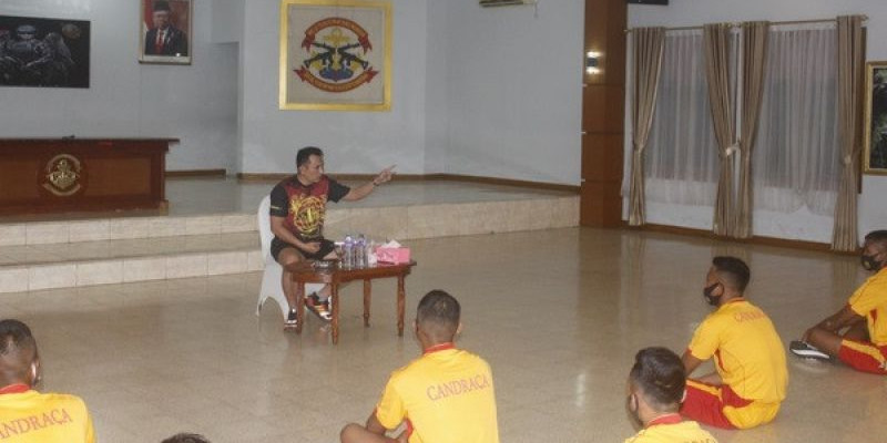 Prajurit Petarung “Candraca” Terima Pembekalan Dari Danyonif 4 Marinir 