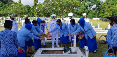 Peringatan Hari Dharma Samudra Yonmarhanlan X Mengikuti Ziarah di TMP Kusuma Trikora Waena Jayapura