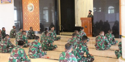 Danmenart 1 Marinir Pimpin Prajuritnya Laksanakan Kauseri Agama Islam 