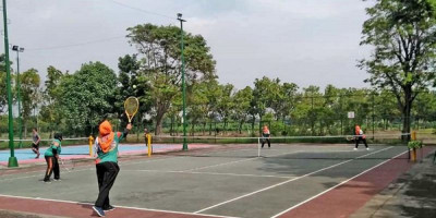 Berolahraga Tenis Lapangan, Cara Jalasenastri Yonif 3 Brigif 2 Marinir Pasmar 2 Jaga Kebugaran Tubuh