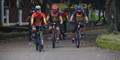 Jumat Sehat, Danpasmar 1 Berolahraga Sepeda Santai