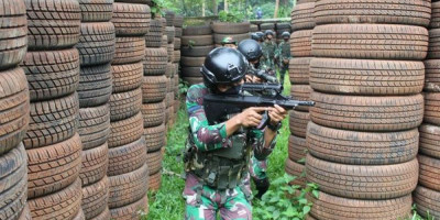 Pertempuran Jarak Dekat Regu Pandu Tempur Yonif 6 Marinir