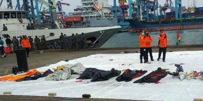 155 Kantong Diserahkan ke Tim DVI, Jenazah Kopilot Diserahkan ke Keluarga
