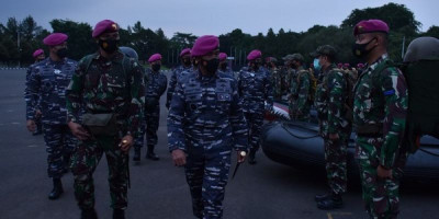 Dankormar Berangkatkan Satgas Penanggulangan Bencana Banjir di Kalimantan