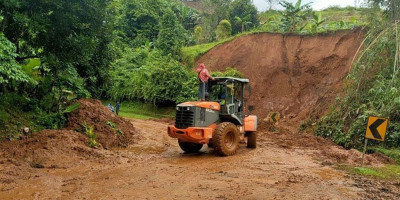 Sempat Terputus, Jalur Darat Majene-Mamuju Kembali Pulih 