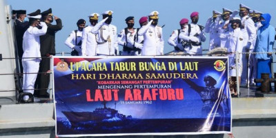 Peringati Hari Dharma Samudera, Yonmarhanlan Ii Ikuti Tabur Bunga Di Perairan Teluk Bayur