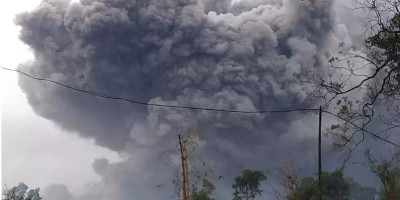 Lava Pijar, Gempa Guguran dan Asap Kawah Tebal Terus Terjadi di Gunung Merapi