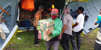 Bantuan Logistik Didistribusikan ke Korban Gempa Pakai Helikopter