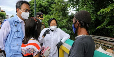 Blusukan Risma Sepertinya Bikin Anies Tersinggung
