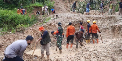 Jalur Tasikmalaya-Pangandaran Putus Tertimbun Longsor
