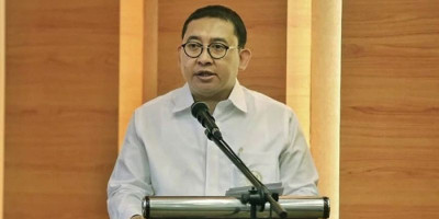 Fadli Zon Tulis Puisi Negeri di Tepi Jurang, Ada Kalimat Bengis dan Penindasan