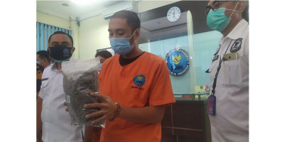 Sepi Orderan, Gitaris Band Nyambi Jadi Kurir Ganja 
