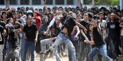Tawuran Geng Motor, Remaja 16 Tahun Tewas Mengenaskan