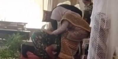 Viral Anggota TNI Hadir di Pernikahan Mantan, Cium Kaki Ibu Mempelai Wanita