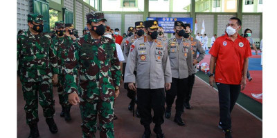 Panglima TNI Bersama Kapolri Tinjau Pelatnas Karate di Bali