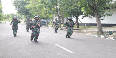 Prajurit Yonkomlek 2 Mar Pasmar 2 Melaksanakan Latihan Cross Country