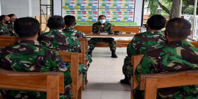 Komandan Resimen Artileri 2 Marinir Beri Pengarahan Kepada Calon Siswa Bintara Reguler Yang Akan Melaksanakan Pendidikan