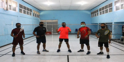 Tingkatkan Stamina Tubuh Prajurit Mako Menkav 2 Mar Pasmar 2 Laksanakan Olahraga Bulutangkis 