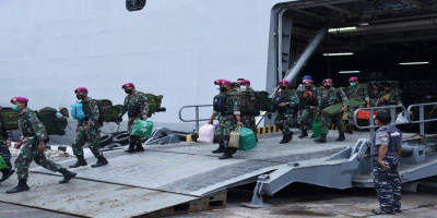 Usai Jalankan Misi Kemanusiaan, Satgas Banjir Korps Marinir TNI AL Tiba Di Dermaga Kolinlamil
