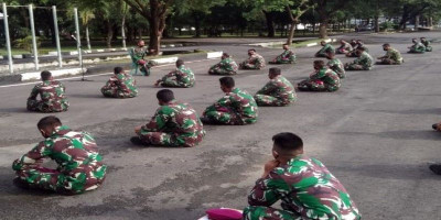 Prajurit Batalyon Howitzer 2 Marinir Pasmar 2 Terima Penyuluhan Hukum Sambil Berjemur