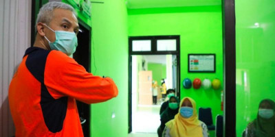 Gubernur Ganjar Protes Pengungsi Banjir Cuma Diberi Mi Instan, Minta Menu Sayur, Ikan dan Buah