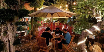 Bani Food Court Tampil Beda di Pamekasan
