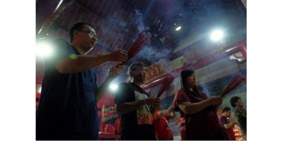 Masyarakat Diimbau Rayakan Imlek di Rumah Saja