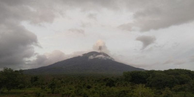 Gunung Ili Lewotolok Kembali Erupsi, Jarak Aman 3 Kilometer 