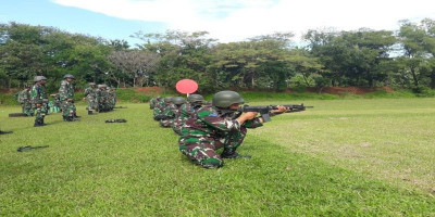 Menembak Senapan Sebagai Menu Penilaian Prajurit Yontankfib 1 Marinir