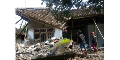 Rumah Warga Mumbulsari Ambruk Tiba-tiba, Untung Tidak Ada Korban 