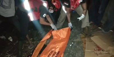 Ada yang Tewas Tertabrak Kereta, Warga Malah Sibuk Swafoto