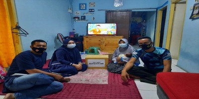 Perwira Yonpom 1 Marinir Kunjungi Anggota Jalasenastrinya Usai Persalinan