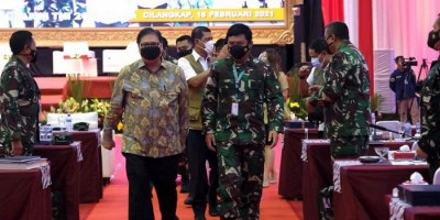 Airlangga Hartarto Apresiasi Dukungan TNI dalam Pelaksanaan PPKM Mikro
