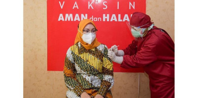 Bupati Purwakarta Jalani Vaksinasi Dosis Kedua, Ada Tambahan Jumlah 