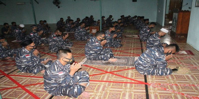 Personel Yonmarhanlan X/Jayapura Pasmar 3 Melaksanakan Do'a Bersama