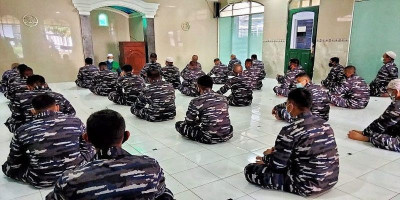 Mohon Keselamatan, Prajurit Yonbekpal 2 Mar Pasmar 2 Bermunajat Gelar Do’a Bersama