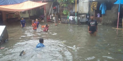 Seorang Lansia Meninggal, 4 Anak-anak Hanyut dan Tenggelam Akibat Banjir di Jakarta 