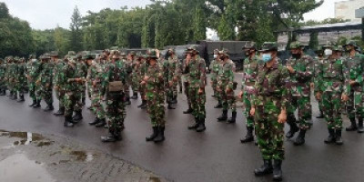 Marinir TNI AL Berangkat ke Karawang Bantu Korban Banjir