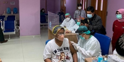 Ikuti Vaksinasi Covid-19, Hotman Paris: Harapan Hidup Makin Besar