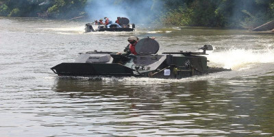 Batalyon Ranratfib 1 Marinir Laksanakan Uji Arung Kendaraan Tempur Btr 50 P(M) 