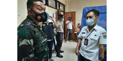 Danramil Kepulauan Seribu Tinjau Vaksinasi Tahap 2 Dosis Lansia