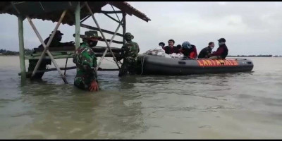 Danyonmarhanlan III Pimpin Prajuritnya Evakuasi Korban Banjir