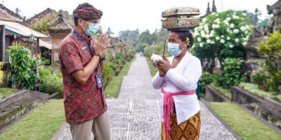 Kunjungi Desa Penglipuran, Sandiaga Uno Bicara Program Padat Karya di Bali