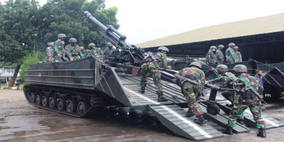 Batalyon Kapa 1 Marinir Berlatih Pelayanan Meriam Dinas Batrai 