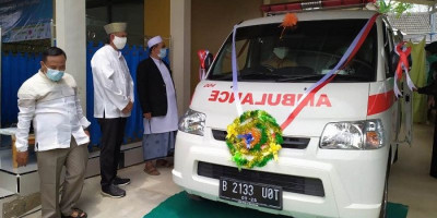 Komunitas Angkatan 86 Kasih Bantuan Ambulans untuk Masjid Abdurahman Al-Athiq